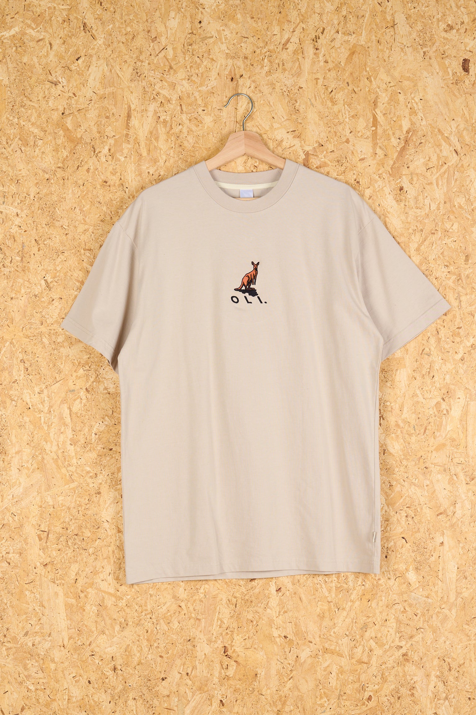 PRE LOVED | Kangaroo Embroidered T Natural - L