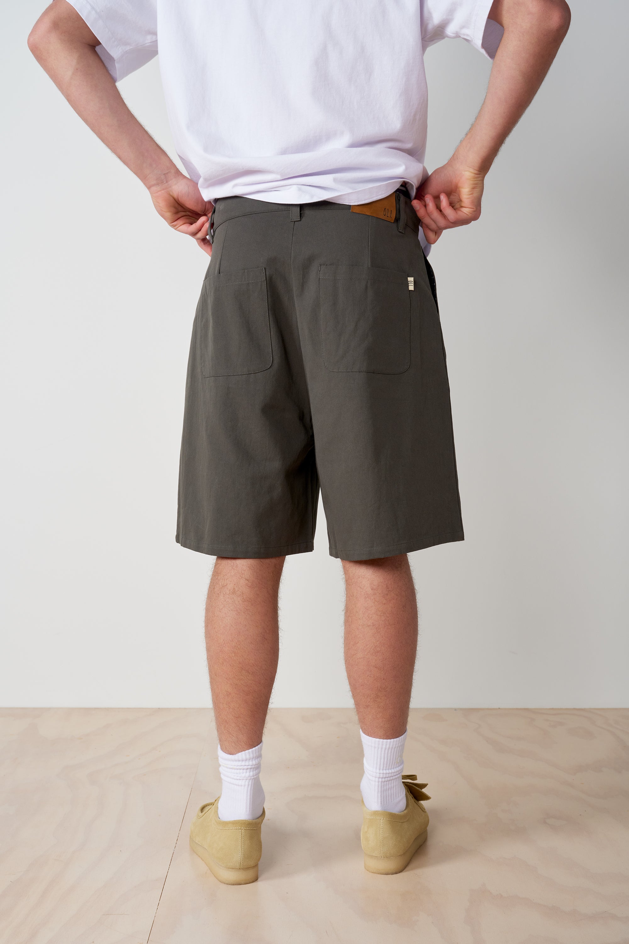 Pleated Cotton Short - Grey