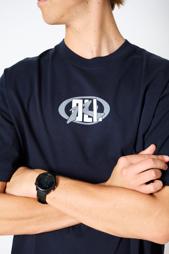 Oli x Rusty Badge T - Navy